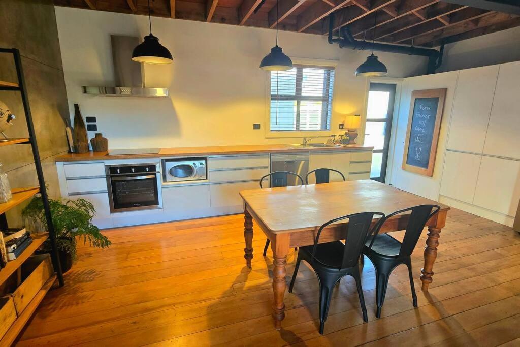 Apartment 4 - Haddin Court - Chic Ny Loft Style Blenheim Kültér fotó