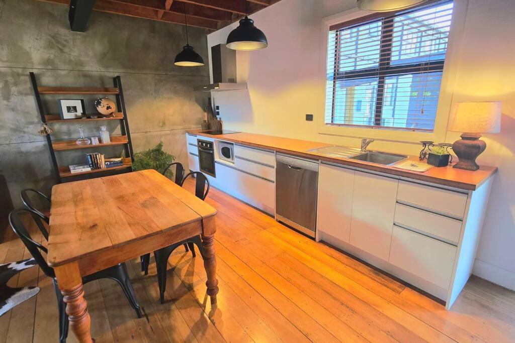 Apartment 4 - Haddin Court - Chic Ny Loft Style Blenheim Kültér fotó